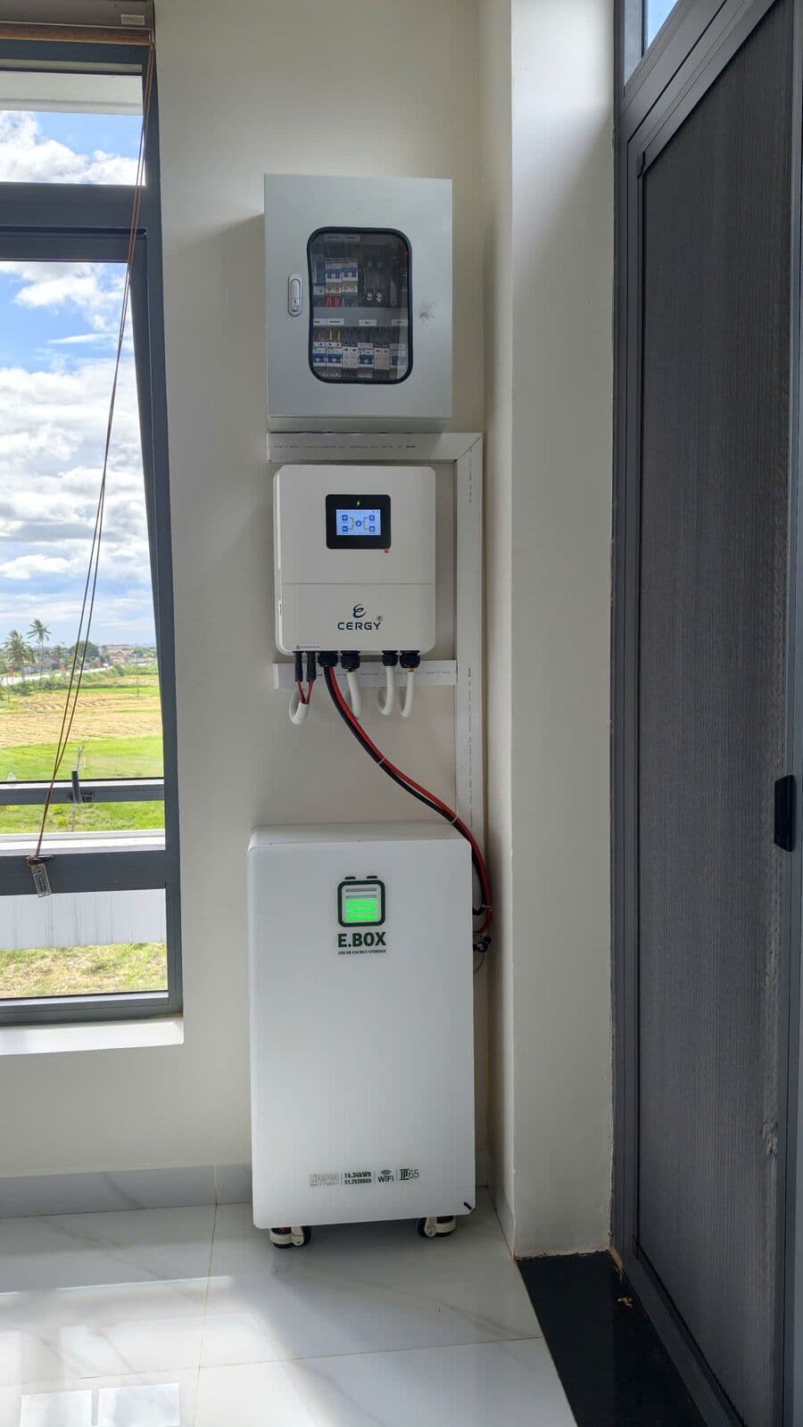 Biến tần hybrid Cergy và pin lưu trữ E.Box 14,34 kWh