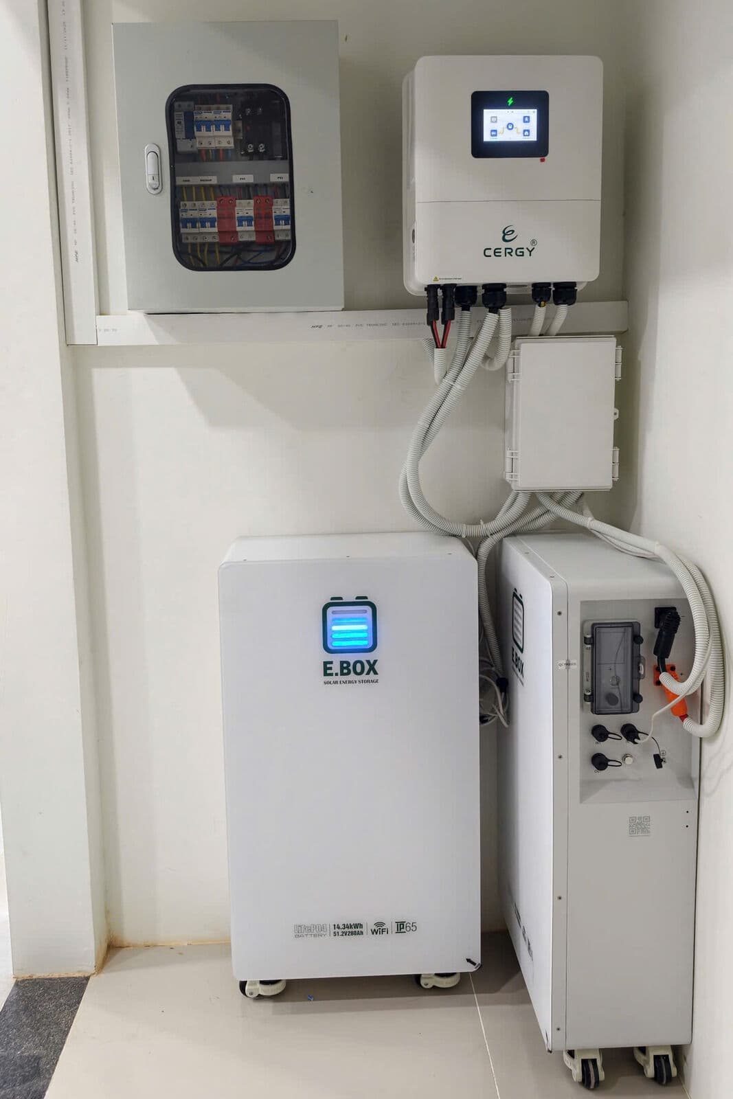 Biến tần Cergy và 2 pin lưu trữ E.Box 14,34 kWh